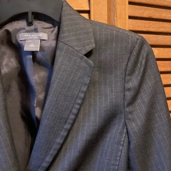 Ann Taylor Grey & Blue Pinstriped Blazer - Picture 6 of 16